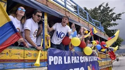 الكولومبيون يرفضون اتفاق السلام مع 