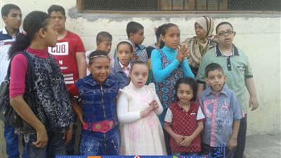 ذوي الإعاقة الذهنية يحتجون أمام ديوان 