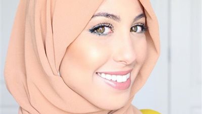 تعلمي طرق لف الحجاب مع المدونة العالمية حنان الطحيلي (صور)
