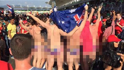 توقيف 9 أستراليين بسبب ارتدائهم سراويل داخلية بألوان العلم الماليزي