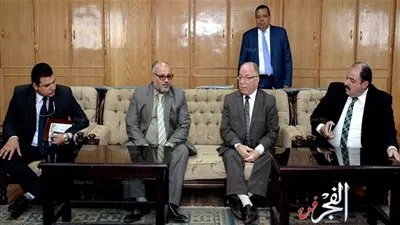 النمنم والهدهد يفتتحان معرض جامعة الأزهر الأول للكتاب (صور)