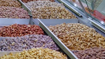 الدولار يشعل أسعار 