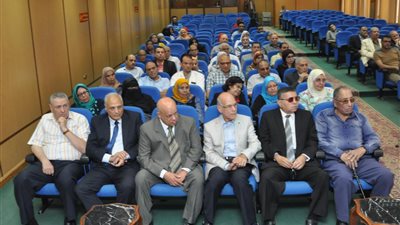 رئيس جامعة المنصورة يجتمع بأعضاء هيئة التدريس بكلية العلوم لعرض المشكلات والمقترحات