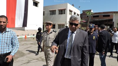 مدير أمن البحيرة يفاجئ العاملين بإدارة الحماية المدنية لتفقد سير العمل (صور)