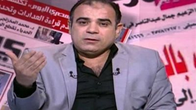 متصل يهاجم مذيع 