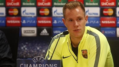 برشلونة يستعد لمكافأة حارسه رغم الأخطاء الكارثية