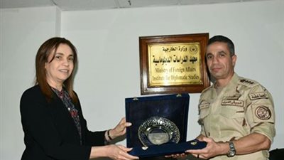 معهد الدراسات الدبلوماسية يستضيف المتحدث العسكري 