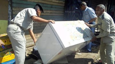 حملة مفاجئة لرفع الإشغالات وإزالة الأكشاك والأرصفة المخالفة بالقناطر الخيرية (صور)