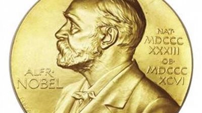 فوز ثلاثة بريطانيين بجائزة نوبل للفيزياء لعام 2016