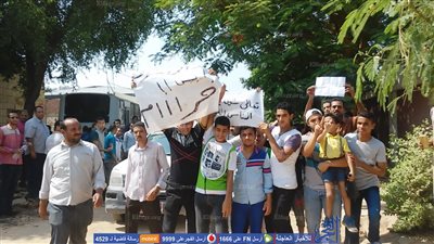 وقفة احتجاجية للعاملين بـ