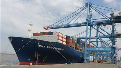 تفريغ شحنة سولار تزن 30 ألف طن بميناء الإسكندرية