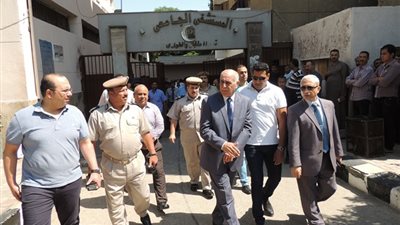 مدير أمن المنيا يزور ضحايا حاث تصادم 4 سيارات على الطريق الصحراوي