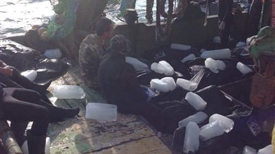 دفن 17 جثة مجهولة من ضحايا مركب رشيد بمدافن الصدقة فى كفر الشيخ