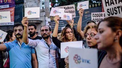 احتجاجات فى اسطنبول على إغلاق مؤسسة إعلامية كردية