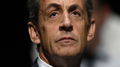 ساركوزي يعتزم حظر الحجاب في الأماكن العامة بفرنسا