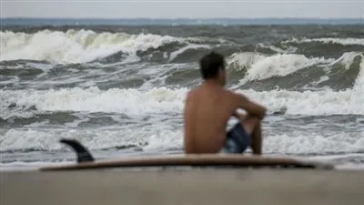 فلوريدا تغلق المدارس وتطالب بإخلاء منازل مع اقتراب اعصار 