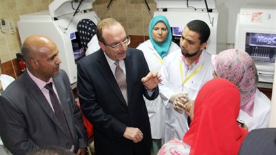 محافظ بني سويف: قضينا على قوائم انتظار مرضى 