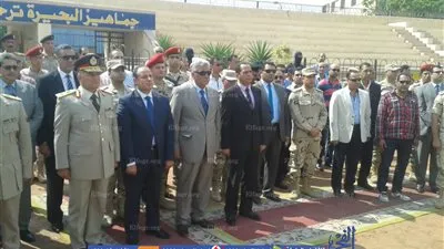 محافظ البحيرة ومدير الأمن يضعان إكليل الزهور على النصب التذكاري احتفالًا بذكرى أكتوبر(صور)