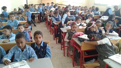 أولياء أمور بالمنوفية يستغيثون بوزير التعليم: تكدس طلابي داخل الفصول 