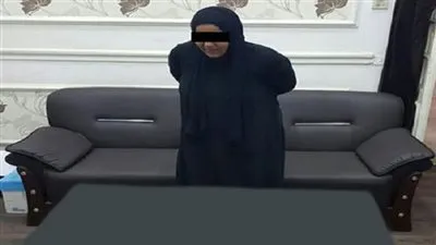 سيدة تعتدى على زوجها بـ 