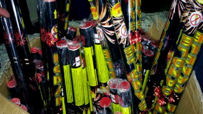 جمرك الرقعي يُحبط تهريب 57 ألف علبة من الألعاب النارية