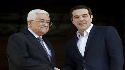 معاريف: أبو مازن يغادر المستشفى بعد تحسن حالته الصحية