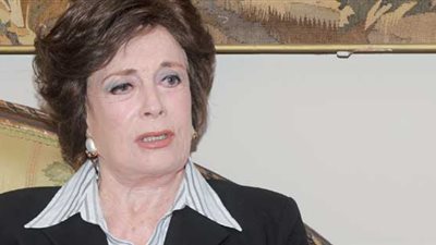 جيهان السادات: 