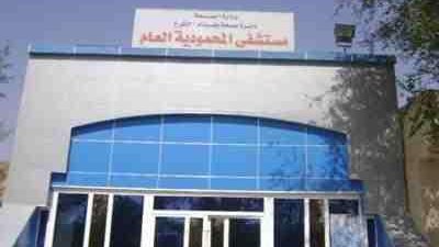 أهالي المحمودية يتجمهرون أمام المستشفى العام بعد نقل جثمان أمين شرطة الأمن الوطني