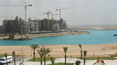 العمل تحتسب المقيمين المسنين باثنين بهدف الاستغناء عنهم