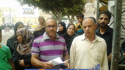 أهالي منوف يتظاهرون أمام ديوان المحافظة للمطالبة بإنهاء أزمة شقق الإسكان (صور)