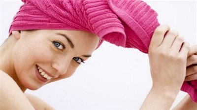 احذري.. 5 أخطاء ترتكبينها حين تجففين شعركِ في المنزل!