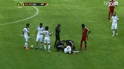 بالفيديو.. مدافع الكونغو يفترس محمد صلاح