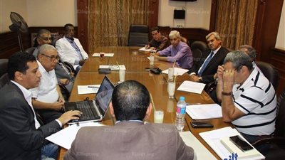  لجنة النقل والمواصلات بـ 