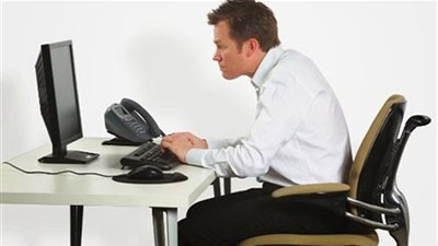 الجلوس لفترات طويلة قد يزيد نسب الإصابة بأمراض القلب 