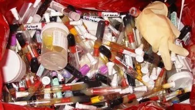 ضبط نفايات طبية خطرة ملقاه بالطريق العام على بحر شبين الكوم