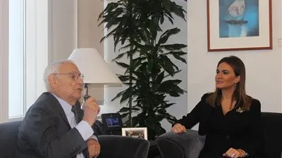 سحر نصر تناقش مع 