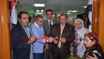 محافظ الإسماعيلية يفتتح معرض 