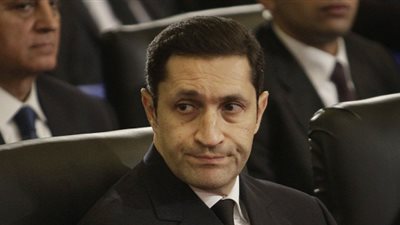 رئيس الوزراء وعلاء مبارك في عزاء والد أحمد موسى