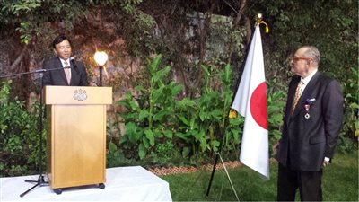 سفير اليابان بالقاهرة يهدي 