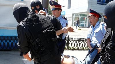 اعتقال ثلاثة أشخاص في كازاخستان للاشتباه في تخطيطهم لشن هجمات بالبلاد