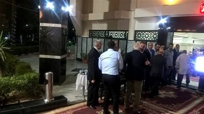 بالفيديو.. البدري ومحمود طاهر في عزاء شقيقة الخطيب