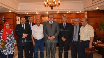 وزير القوى العاملة يكرم 8 محالين للمعاش