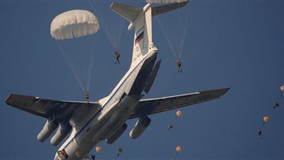 تنفيذ التدريب المشترك لقوات المظلات المصرية والروسية في مطروح 