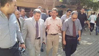 رئيس جامعة بنها يتفقد أحوال الدراسة بكلية التجارة (صور)