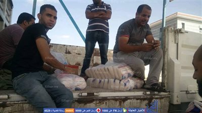 أبوزيد: وصول قوافل السلع الغذائية المدعمة للقرى والنجوع الصحراوية (صور)