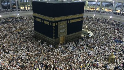 خبراء الاقتصاد يكشفون عن مكاسب مصر من عدم تكرار الحج والعمرة