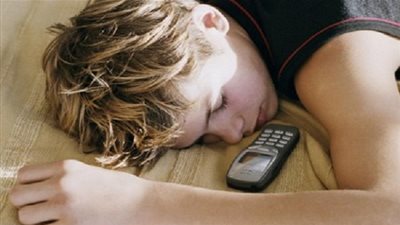 خطورة استخدام الهاتف المحمول على طفلك