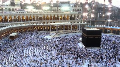 لماذا نطوف حول الكعبة عكس عقارب الساعة؟ حكمة مذهلة