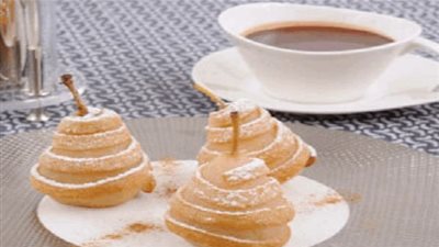 طريقة تحضير الإجاص المسلوق بالقطر والمغلّف بالشوكولاتة