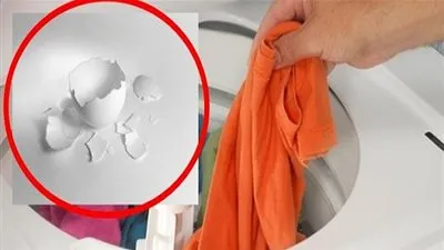 امرأة تضع قشر البيض فى الغسالة .. والسبب غريب!